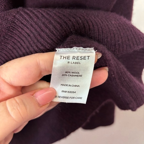 The Reset R Label Funnel Neck pull-over in Plum size Medium - Picture 7 of 11